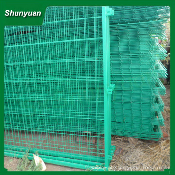 Highly durable welded Bilateral wire mesh fencing